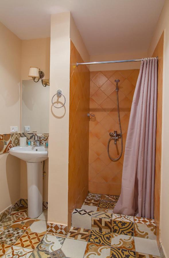 Caravan Villa Tbilisi Esterno foto