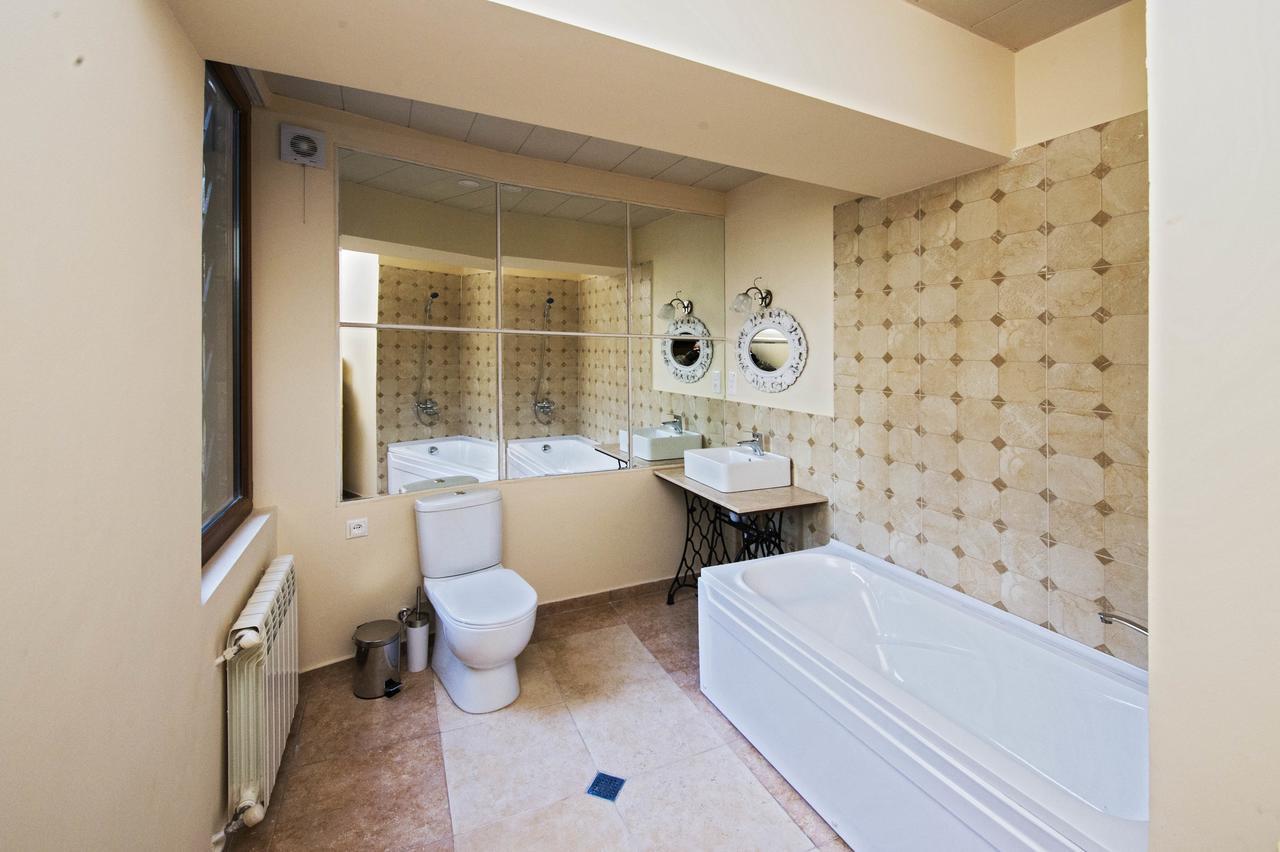 Caravan Villa Tbilisi Esterno foto