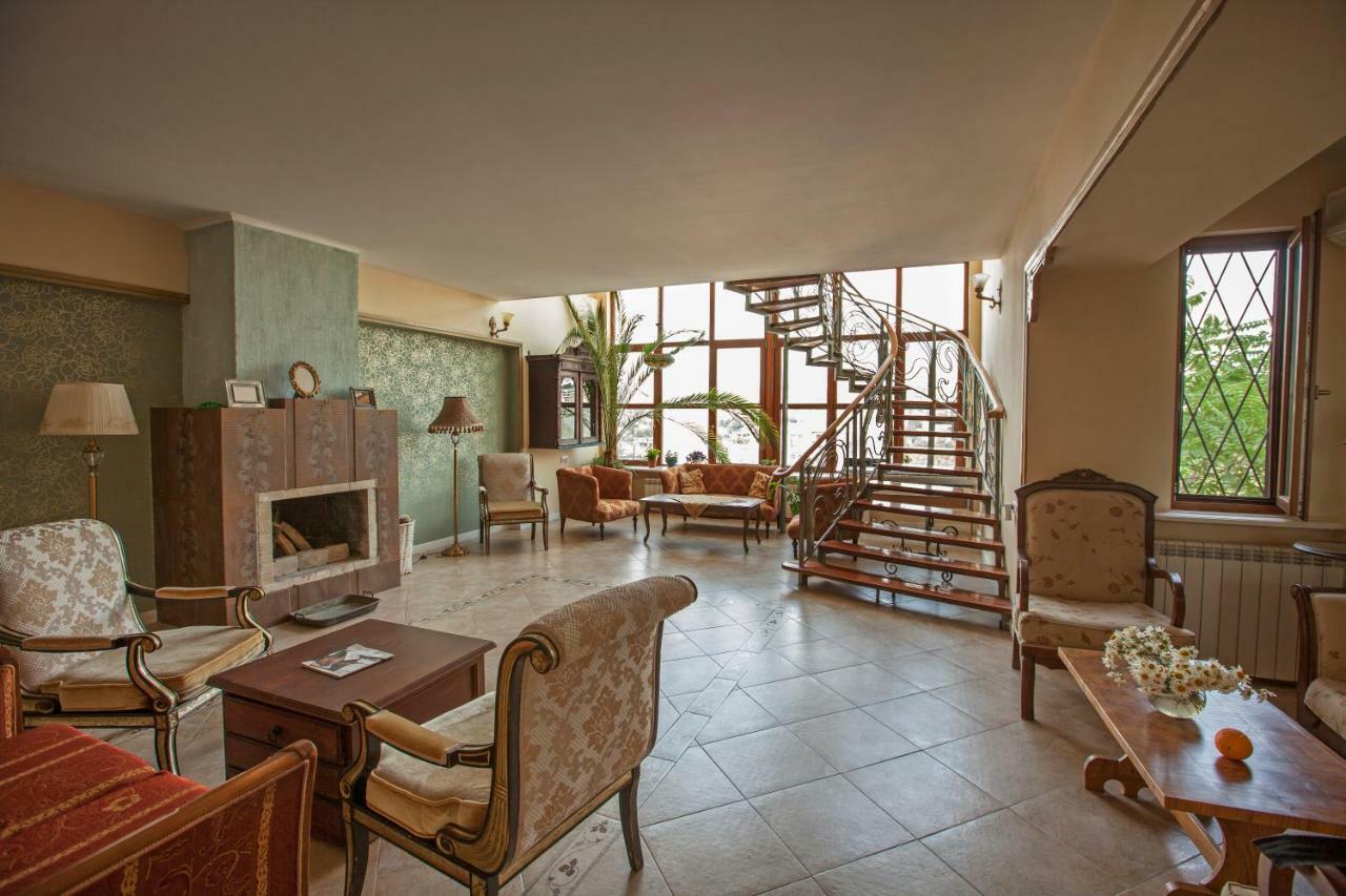 Caravan Villa Tbilisi Esterno foto